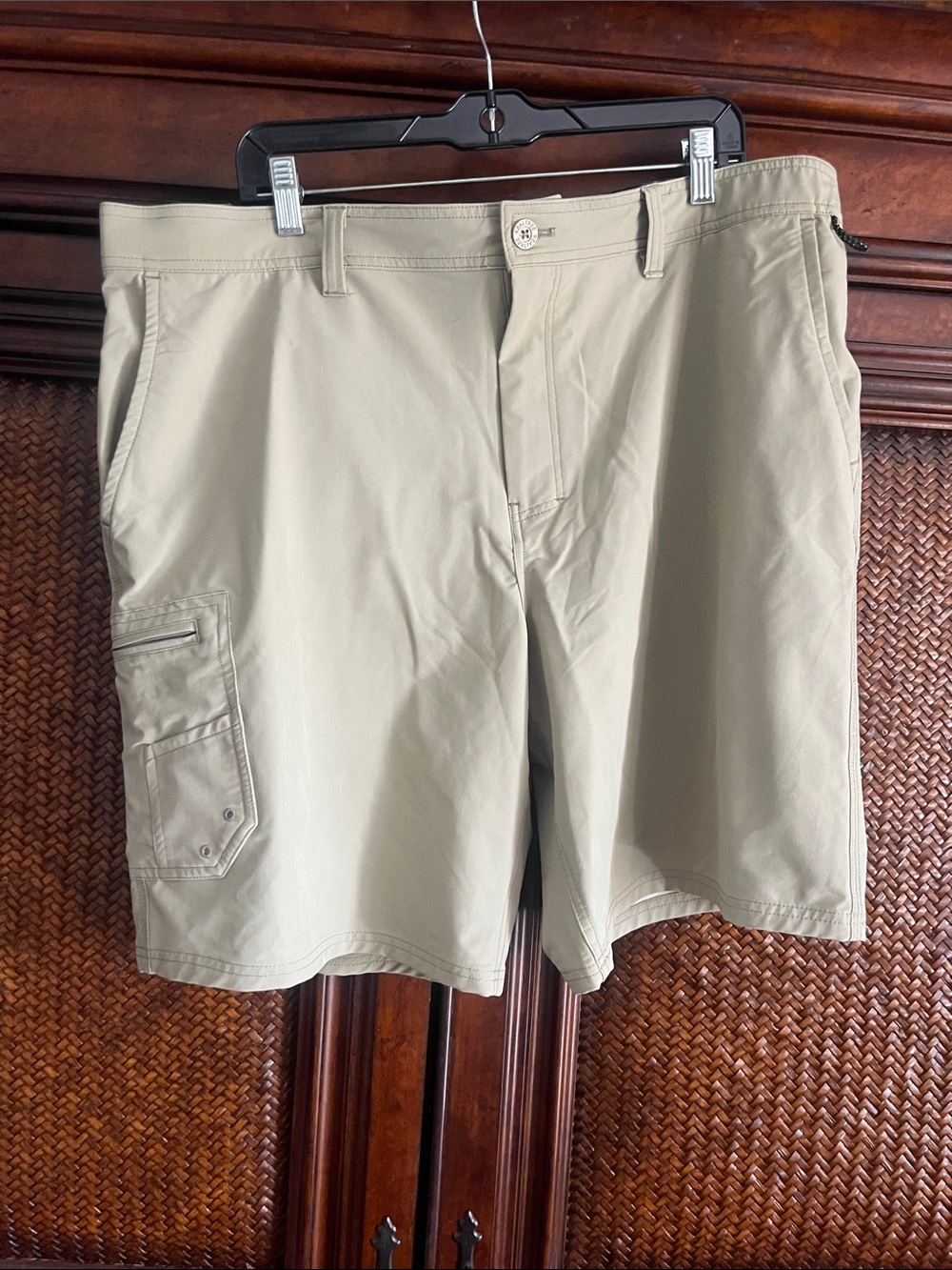 Realtree Men's Tan Cargo Shorts - Outdoor Utility Style
